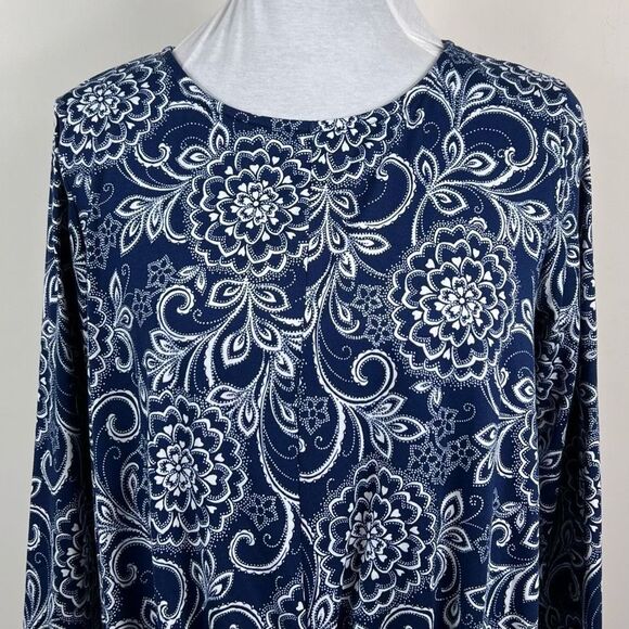 AJ my Amelia James Scroll Floral Twist Hem Blouse - Picture 2 of 6